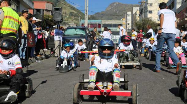 La carrera de coches de madera se ha convertido en una tradición de Quito. Foto: Cortesía