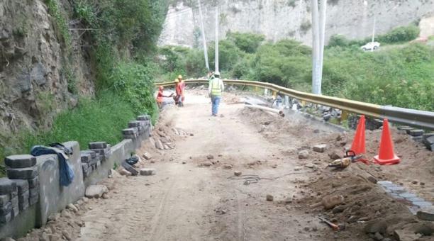 El ingreso a Cumbayá y la Simón Bolívar estará cerrada por trabajos en las tuberías. Foto:  Cortesía: Agencia Metropolitana de Tránsito (AMT)
