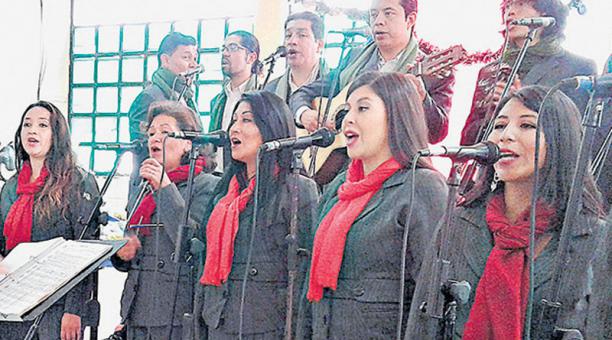 El Coro Pichincha actuó en el Mercado. Foto: Betty Beltrán / ÚN