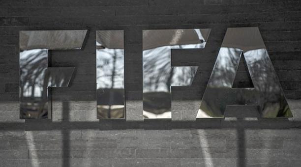 Logo de FIFA en el edificio sede de Zúrich. Foto: Archivo