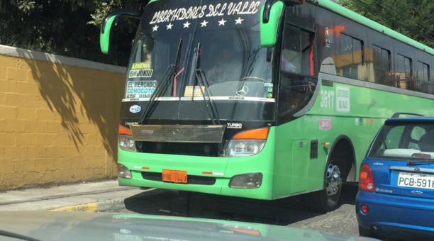 Los buses de la Cooperativa Libertadores del Valle hacen en recorrido por esta nueva ruta intracantonal del valle de Los Chillos.  Foto: Eduardo Terán / ÚN