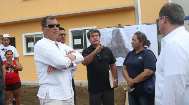 Correa visitó el proyecto habitacional Las Marías en Monte Sinaí. Foto: Tomada del Flickr de la Presidencia