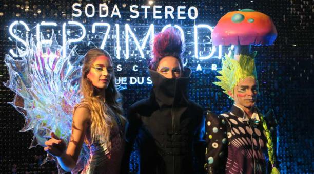 Tres de los actores del show posan durante la noche de estreno del espectáculo "SEP7IMO DÍA - No Descansaré", producido por Pop Art Music en compañía del Cirque Du Soleil, basado en las canciones de la banda de rock argentino Soda Stereo el jueves 9 de ma