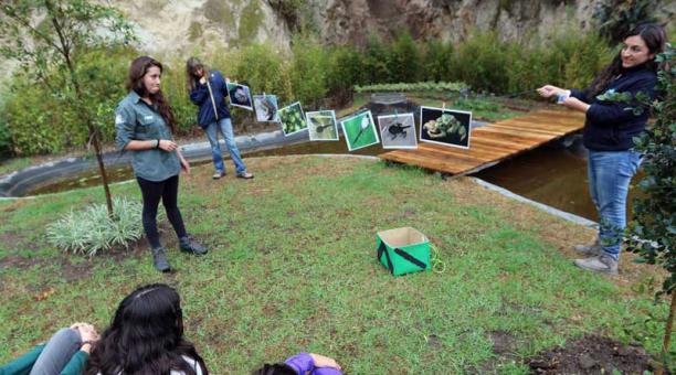 En La Charca, en Lumbisí, se realizan charlas para concienciar a estudiantes y docentes sobre la conservación ambiental. Foto: cortesía Epmmop