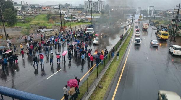 En el sector de Guajaó se intentó suspender el tránsito. Foto: Cortesía de Cecilia Vistin