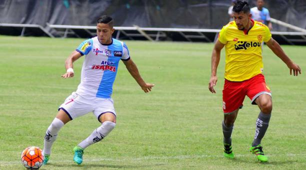 Marcos Delpadre (derecha) fue titular en el partido del sábado en el estadio Jocay. Foto: API para ÚN