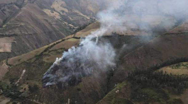 Según informó el Cuerpo de Bomberos de Quito un bombero comunitario, que se encontraba realizando labores de monitoreo visual, alertó sobre el inicio del incendio alrededor de las 08:02.  Foto: Cortesía / Cuerpo de Bomberos