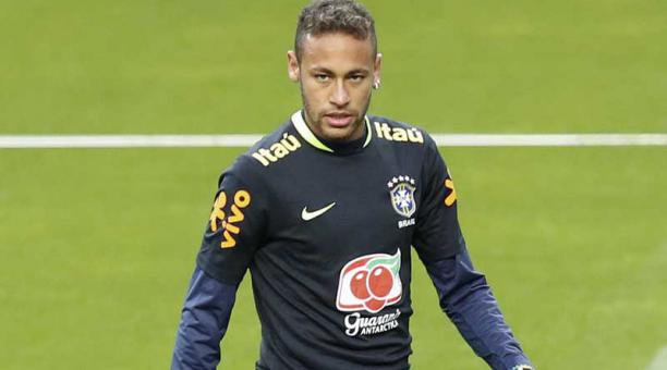 Neymar, jugador de la selección de Brasil, en una sesión de entrenamiento en la arena del Gremio en Porto Alegre (Brasil). Foto: EFE