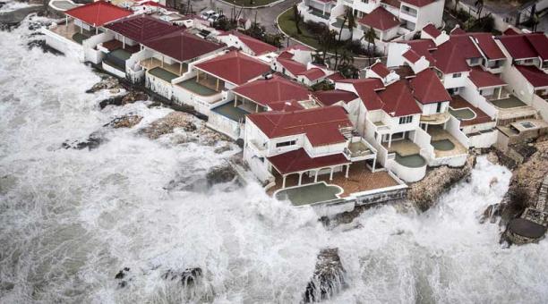 Imagen del miércoles 6 de septiembre del 2017 del daño del huracán Irma, en la isla caribeña Sint Maarten. Foto: AFP