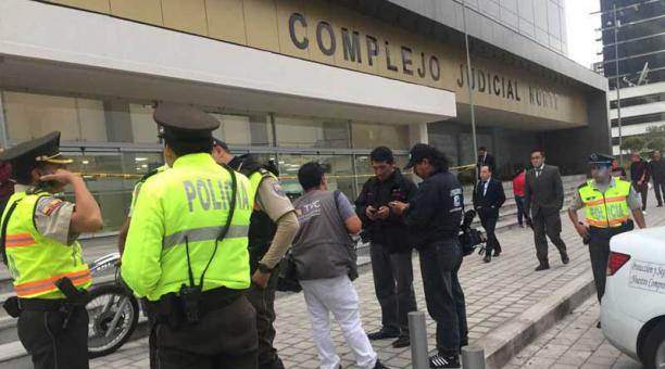 Amenaza de bomba en el complejo judicial norte de Quito. Foto: Paúl Rivas / ÚN