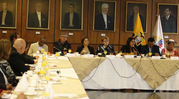 Grupo Permanente Parlamentario de los Derechos de Niñas y Niños y el Gupo ocacional Aampetra en la Asamblea Nacional. Foto: Galo Paguay / ÚN