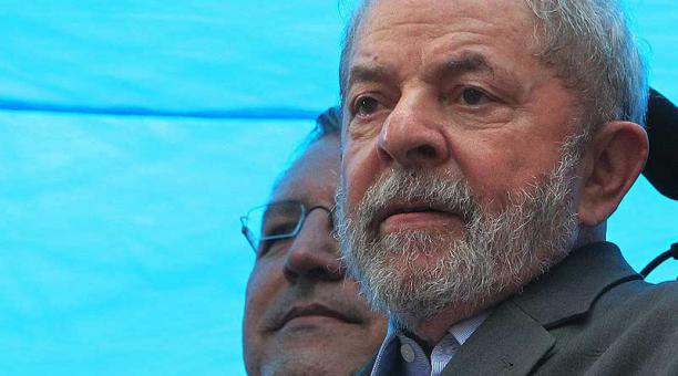El expresidente Lula da Silva fue considerado culpable de haberse beneficiado de un apartamento tríplex ofrendado por la constructora OAS a cambio de su mediación para obtener contratos en Petrobras. Foto: EFE