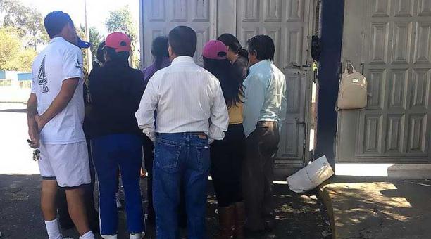 Ayer, 28 de enero del 2018, el Departamento  Médico Legal estuvo congestioando de familiares. Foto: Belén Merizalde / ÚN