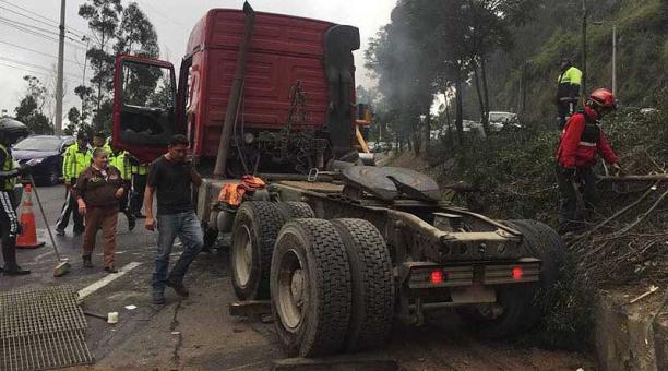 El aparatoso accidente provocó tremenda congestión en la Simón Bolívar. Foto: Paúl Rivas / ÚN