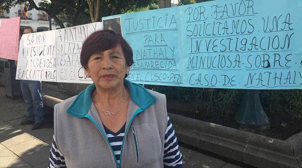 En la Plaza Grande, la familia de la paisana pidió ayuda a Lenín Moreno. Foto: Eduardo Terán / ÚN