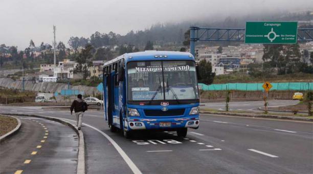 Las unidades salen cada 15 minutos, es decir que por hora existen alrededor de tres a cuatro buses. Foto: Alfredo Lagla / ÚN