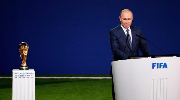 El presidente ruso, Vladimir Putin, se dirige a los delegados del Congreso de la FIFA en Moscú, Rusia, el 13 de junio de 2018. Foto: EFE