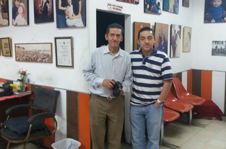 Luis y Esteban Silva continaron con el negocio del estudio fotográfico de su padre. Foto: Santiago Ponce / ÚN