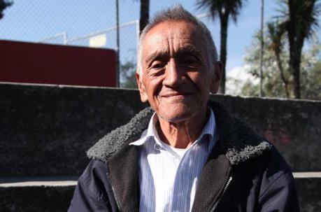 Gonzalo Caza Romero es el personaje infaltable de la barriada de San Bartolo. Foto: Paúl Rivas/ÚN