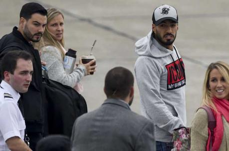 Luis Suárez, uno de sus compañeros en el FC Barcelona llegó en su avión junto a su pareja Sofía Balbi. Foto: