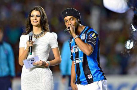 La periodista deportiva presentó a Ronaldinho en Querétaro. Foto: Archivo