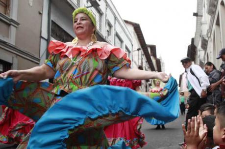 Las Fiestas de Quito iniciaron con el desfile de los mercados. Foto: Paúl Rivas / ÚN