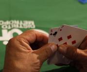 Cada jugador inicia con cinco cartas en su mano.  Foto: Referencial