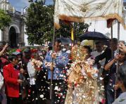 Con alfombras de de rosas adornaron el recorrido de la procesión. Foto: Daniel Romero / ÚN