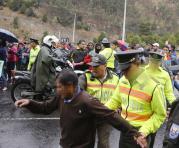 Varios transportistas provocaron daños a unidades de transporte. Foto: Alfredo Lagla / ÚN