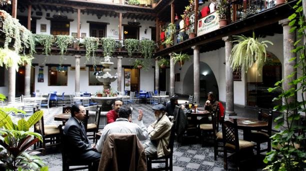 El pasaje Arzobispal fue remodelado para colocar restaurantes. Foto: Santiago Ponce / ÚN
