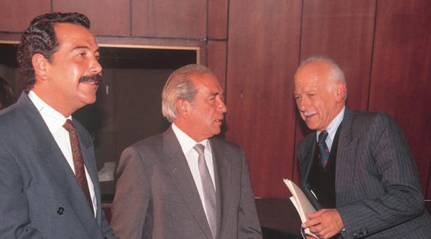 Jaime Nebot (izq.) junto a Sixto Duran Ballén (der.) y Raúl Baca en una imagen de 1992. Foto: Archivo / UN