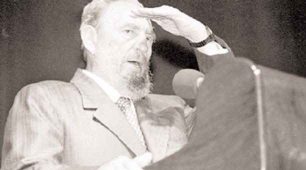 Fidel Castro pronunciando el discurso en la Casa de la Cultura. Foto: Archivo EL COMERCIO
