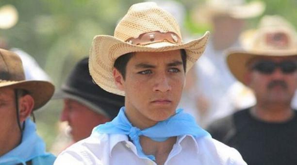 Diego, hijo de Jimmy Jairala acompañó a su padre en la Cabalgata montuvia. Foto: Tomado de Instagram.