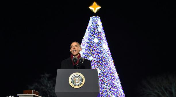 Barack Obama encendió por ultima vez el árbol de Navidad. Foto: AFP