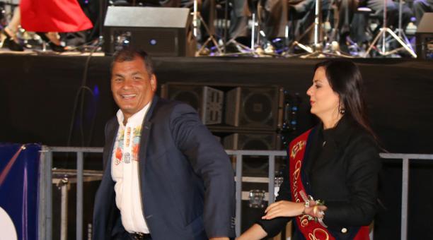 El presidente bailando con la Reina de Quito. Foto: Alfredo Lagla / 'UN