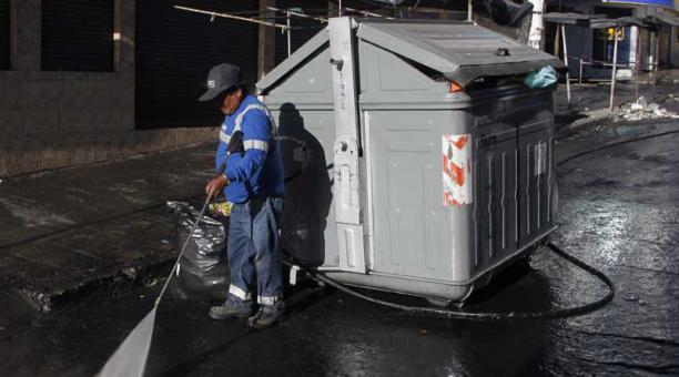 El viernes 16 de diciembre del 2016 no se brindará a la ciudadanía el servicio de recolección de basura en Quito. Foto: Archivo