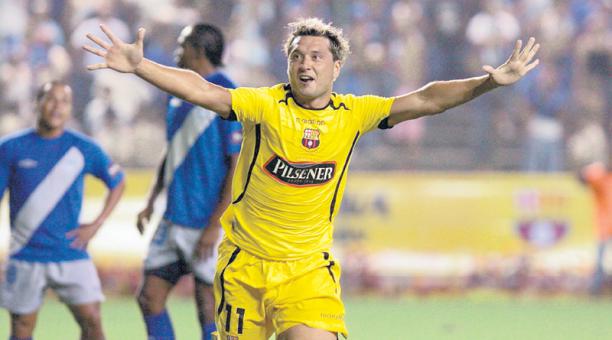 Rolando Zarate celebra un gol anotado durante un Clásico del Astillero en el 2009. Foto: Archivo / ÚN