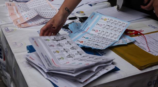 Hasta ayer se imprimieron 8,2 millones de papeletas de los 8 binomios. Foto: Paúl Rivas / ÚN
