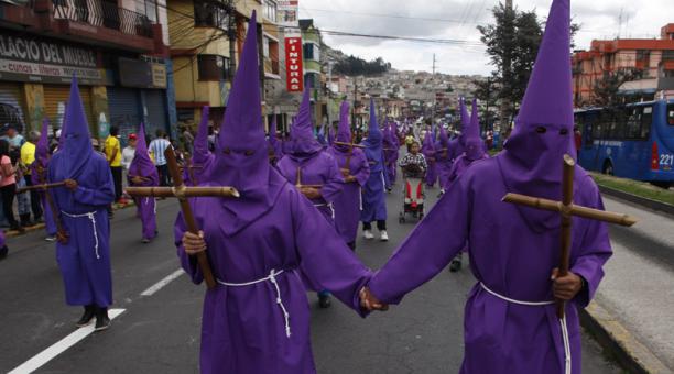 Procesion religiosa en el sur de Quito. La imagen de Jesus del Gran Poder 2016. Foto: Archivo