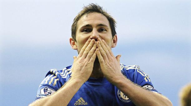 Fotografía de archivo fechada el 12 de enero de 2013 que muestra al entonces jugador del Chelsea, el centrocampista británico Frank Lampard. Foto: EFE