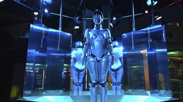 Vista de una réplica del robot 'Maria' de la película 'Metropolis', en exhibición durante el pase de prensa de la exposición Robots. Foto: EFE