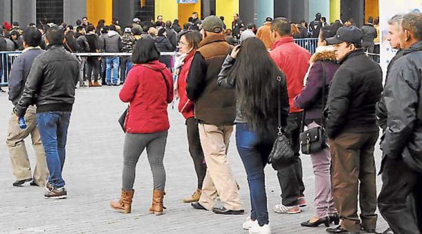 Los ecuatorianos que residen en el exterior fueron a votar el domingo pasado en Madrid. Foto: EFE