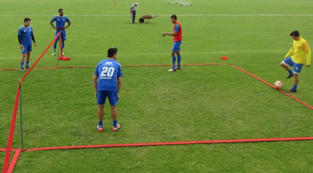 Aucas se entrenó ayer en el estadio Gonzalo Pozo Ripalda, en el sur. Foto: Mauricio Bayas/ÚN