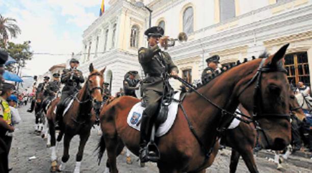 Desfile de la Policía Nacional en la ciudad de Ibarra durante los festejos de la fundación española. Foto: José Mafla / ÚN