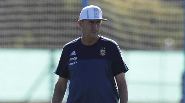 Edgardo Bauza durante los entrenamientos con la Selección argentina de fútbol. Foto: EFE