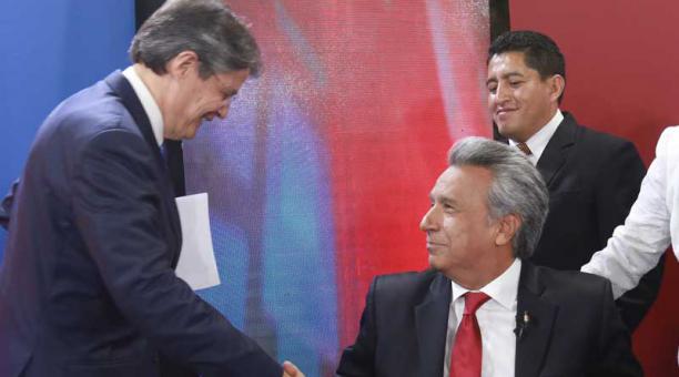 Lasso y Moreno saludaron en el Diálogo Presidencial de El Comercio. Foto: Archivo Diego Pallero / ÚN