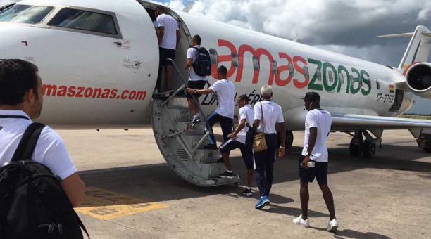 Los jugadores fueron de Santa Cruz a Yacuiba en un avión fletado. Foto: Tomada de @ucatolicaec