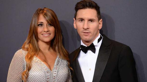 Antonella Roccuzzo y su novio Lionel Messi. Foto: TOmado del portal Hola.coma