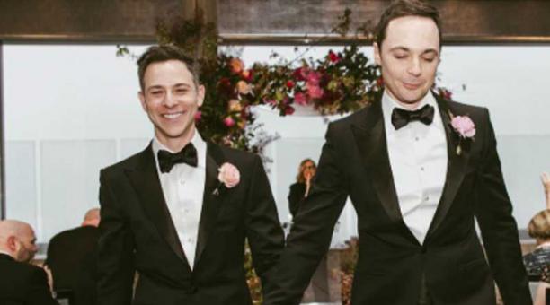 El actor Jim Parsons, conocido sobre todo por encarnar al físico Sheldon Cooper en la serie de televisión "Big Bang Theory", y Todd Spiewak se casaron. Foto: Instagram