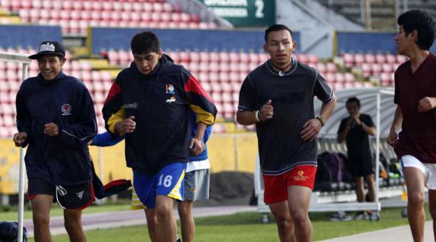 Los atletas ya se alistan para la Quito ÚLTIMAS 15K en parques y en la pista atlética del Atahualpa. Foto: Patricio Terán / ÚN